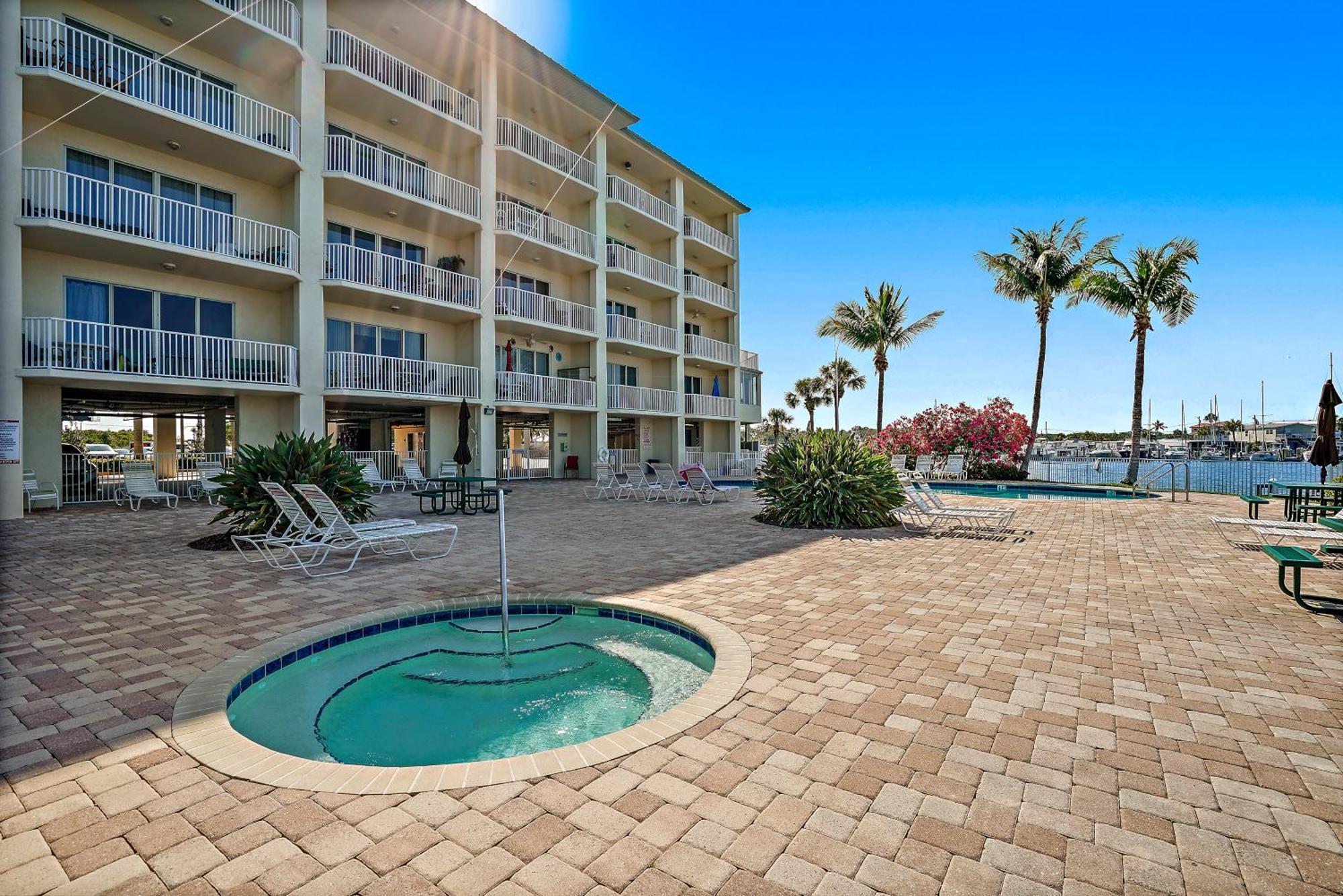 Oceanfront Luxury Condo! Mins To Beach! Rum Bar Next Door! Сент-Питерсберг Экстерьер фото